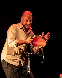 Sébastien Fauqué, Tierra del sur, percussionniste