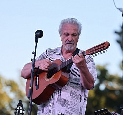 Pierre Bluteau, guitariste, Tierra del Sur